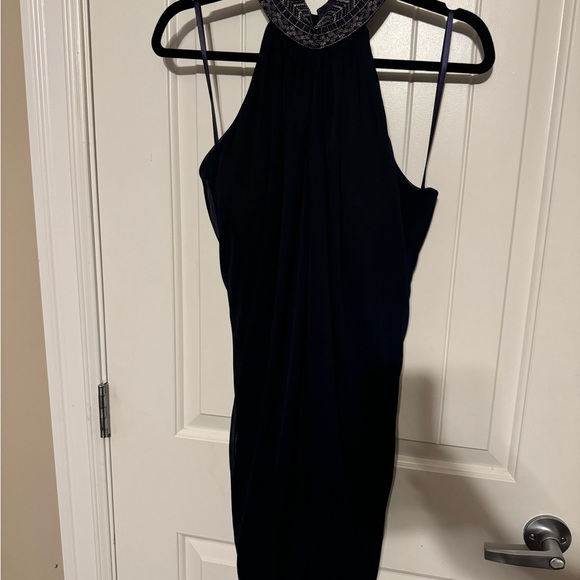Le Chateau Dress - Picture 2 of 7